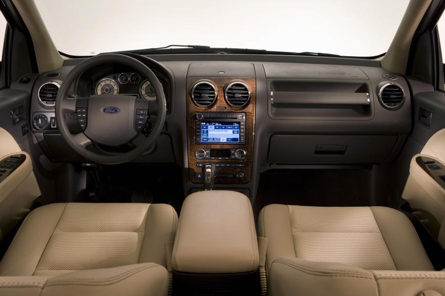  Ford Taurus X 2008 года  (фото 2 из 30)